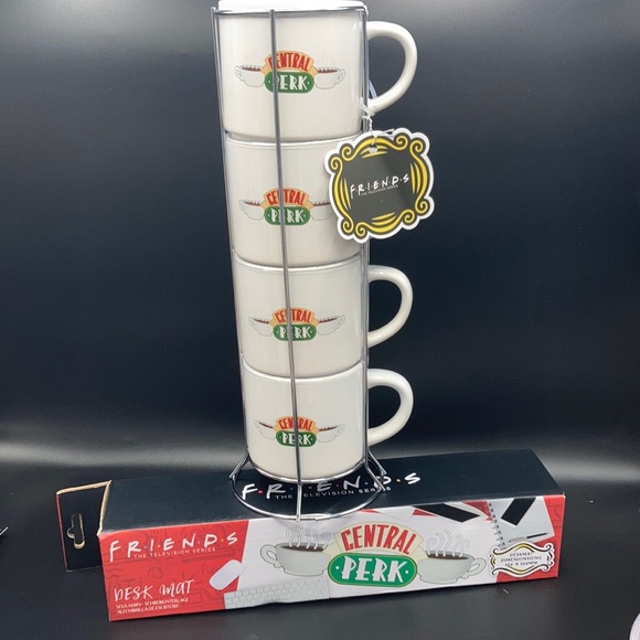 Friends central perk coffee cup set & desk mat - Picture 1 of 5